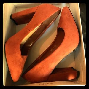 Freaking ADORABLE chunky Heels